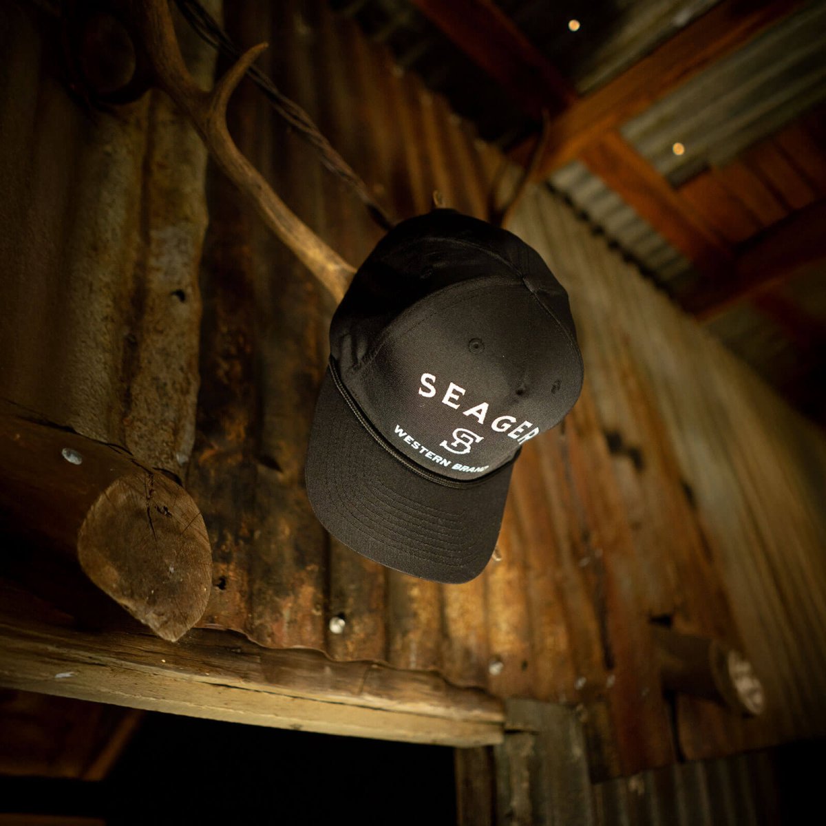 Branded Snapback Black - Seager Co.